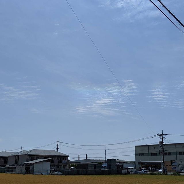虹色の雲発見いい事ありそう#EBI江口魚 #海老 #ふるさと納税 #エビフライ #いい事ばっかり #たのしい #佐賀県 #にじ #空 #雲 #いい天気 #なかよし #家族#元気 (Instagram)